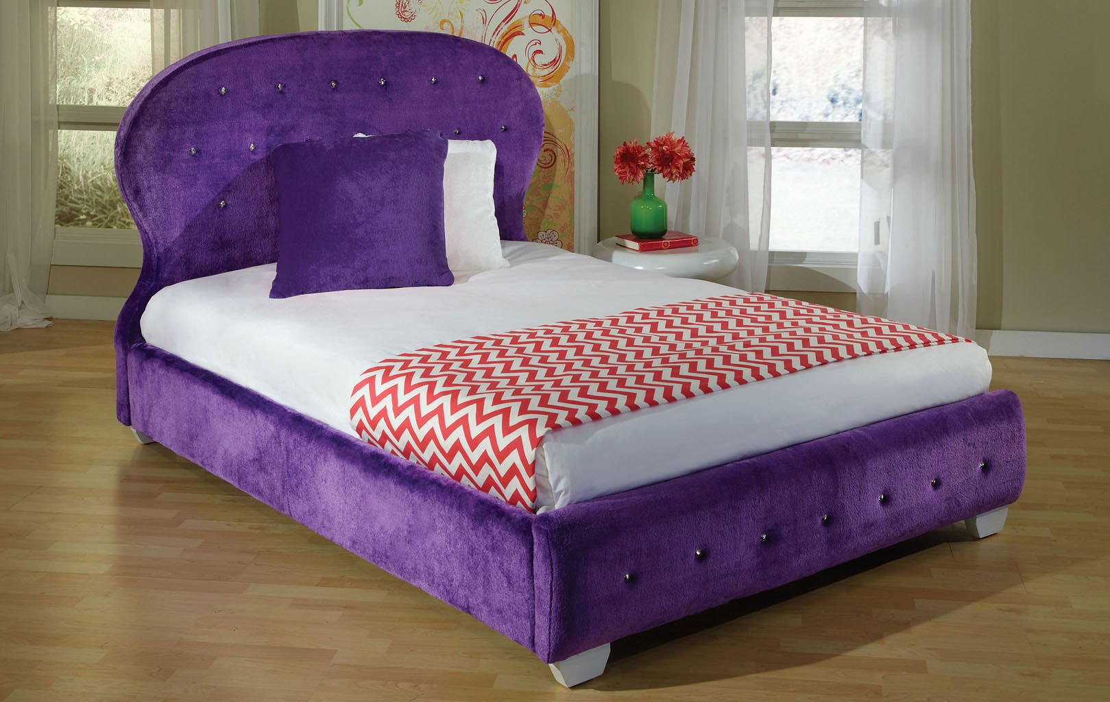 Marilyn Upholstered Bed (Silver) Steve Silver Furniture 
